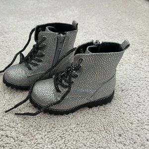 Toddler size 7 combat boot